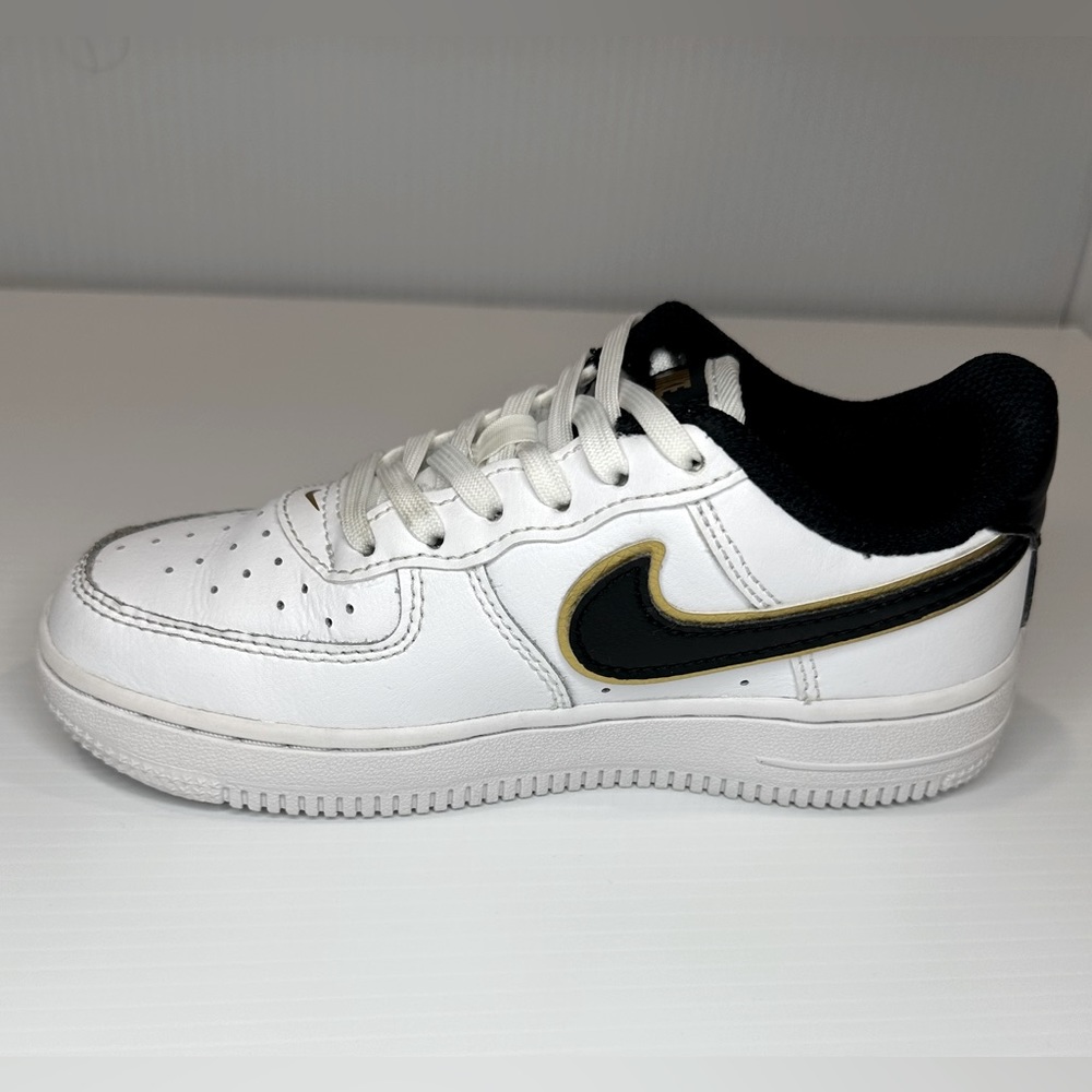 Nike Air Force 1 LV8 (GS) 12C Boys/Girls White/Black-Metal Gold